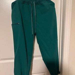 Jannuu hunter green scrubs
